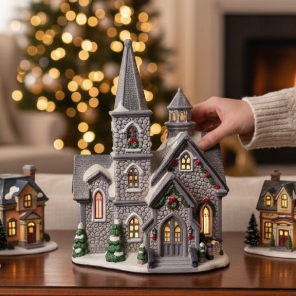 Carole Towne-Isabel’s Chapel Gray Charming Stone Holiday Light Up Church GUC
